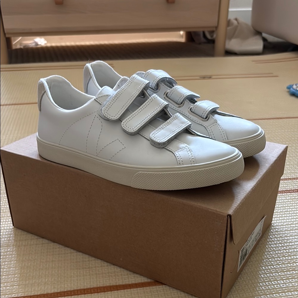 Veja 3 Lock Esplar low Leather Sneakers